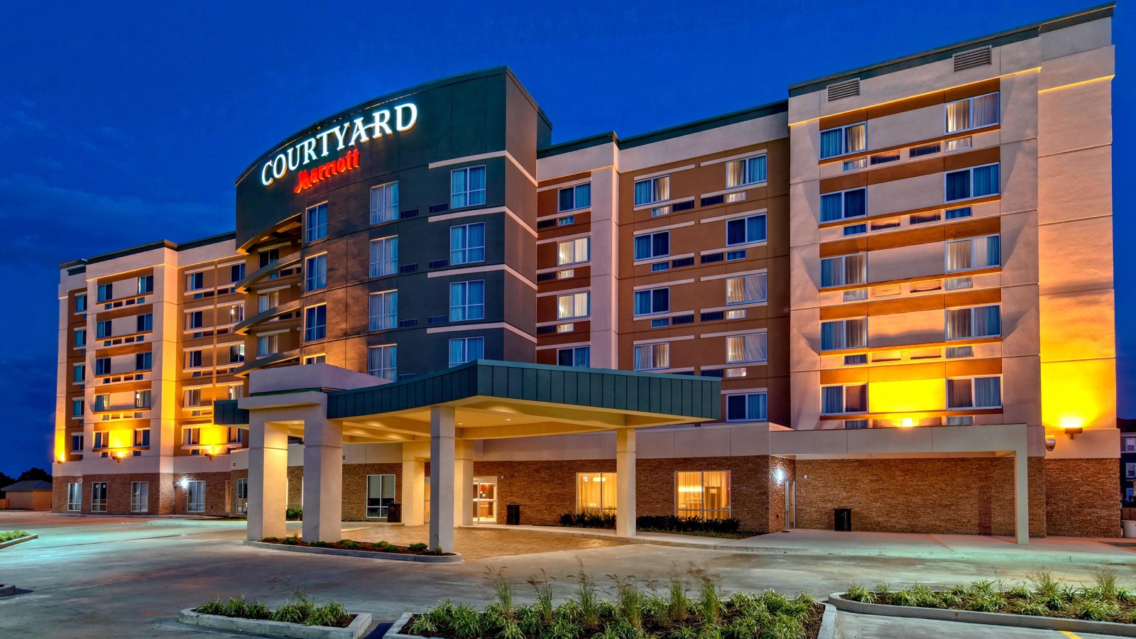 Courtyard Westbury Long Island exterior